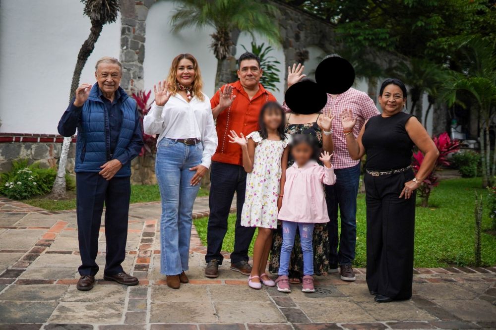 Restituye Sedif el derecho a vivir en familia de una niña y una adolescente mediante la adopción