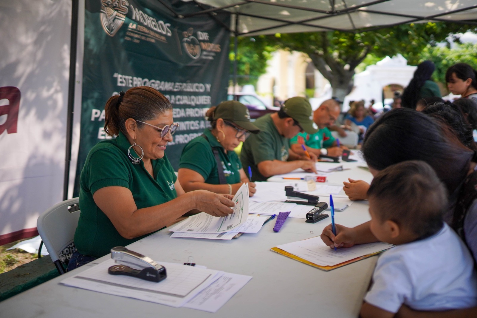 Entrega Gobierno de Morelos 80 apoyos para alimentación, movilidad y salud visual en Cuautla