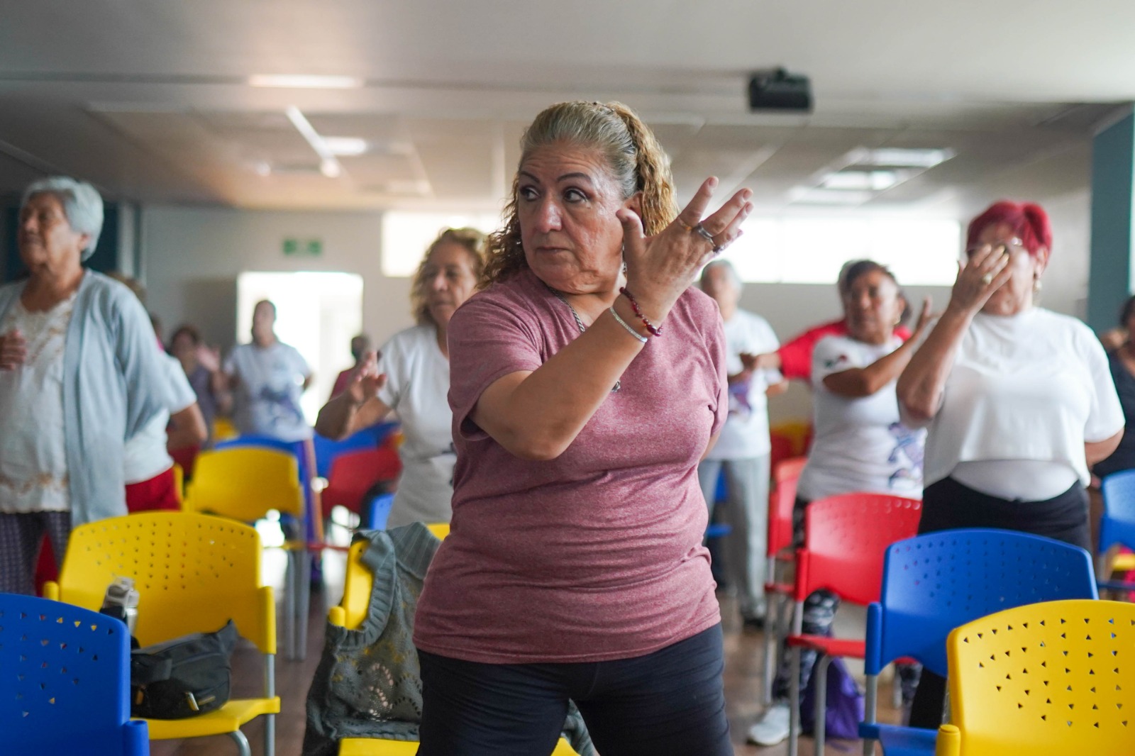 Sedif promueve bienestar y convivencia de personas adultas mayores con taller de tai chi-gong y meditación