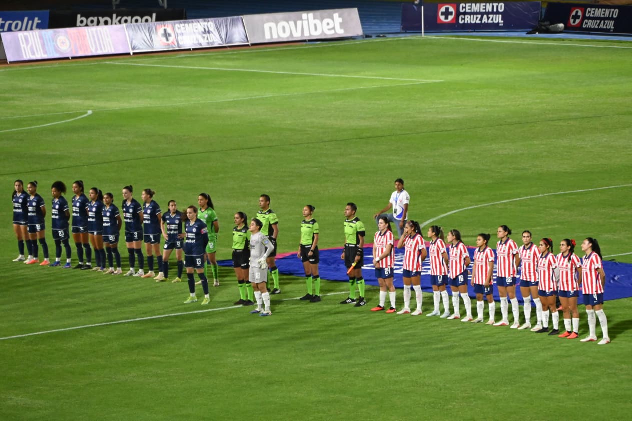  Reúnen Cruz Azul y Chivas femenil a más de cuatro mil aficionados en “La tierra que nos une”