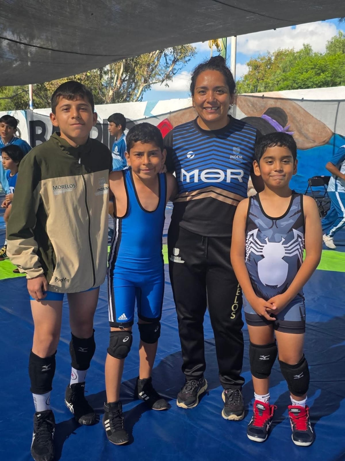 Suben tres luchadores morelenses al podio en torneo realizado en Querétaro