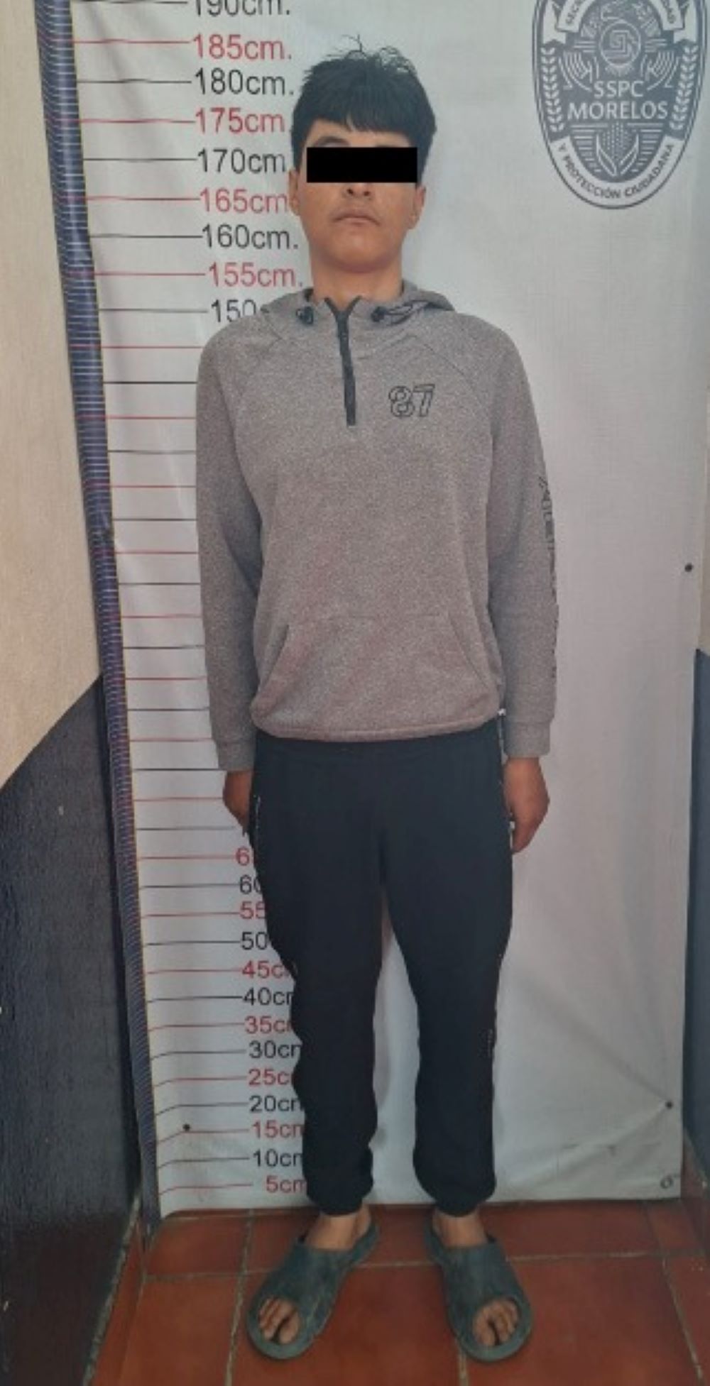  Aseguran a dos personas: un hombre y una menor de edad con motocicleta con reporte de robo y droga en Jonacatepec