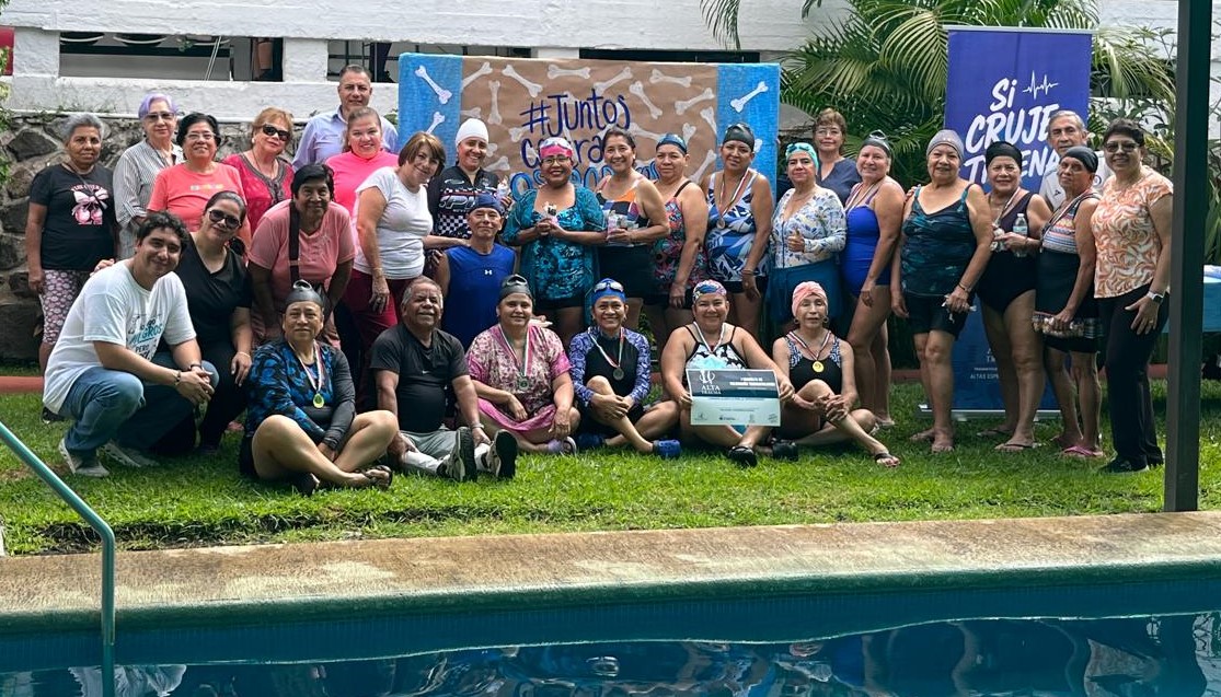Generan autoridades del Instituto De Crédito conciencia sobre el cuidado de la salud con competencias acuáticas en Casa de Día El Tabachín