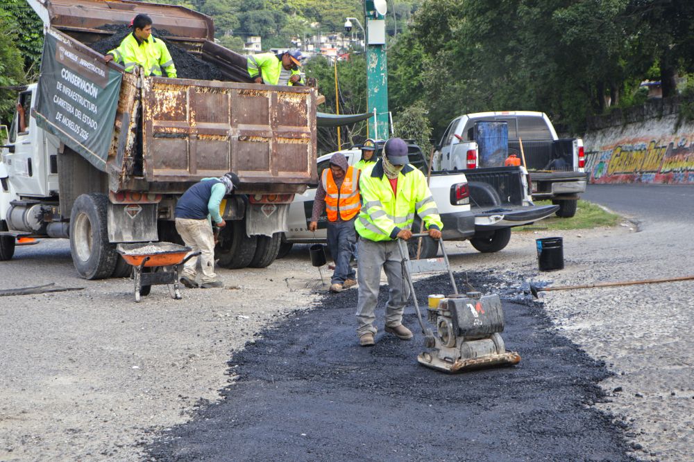 Refuerza Infraestructura trabajos de bacheo en bulevar Cuauhnáhuac para mejorar la seguridad vial