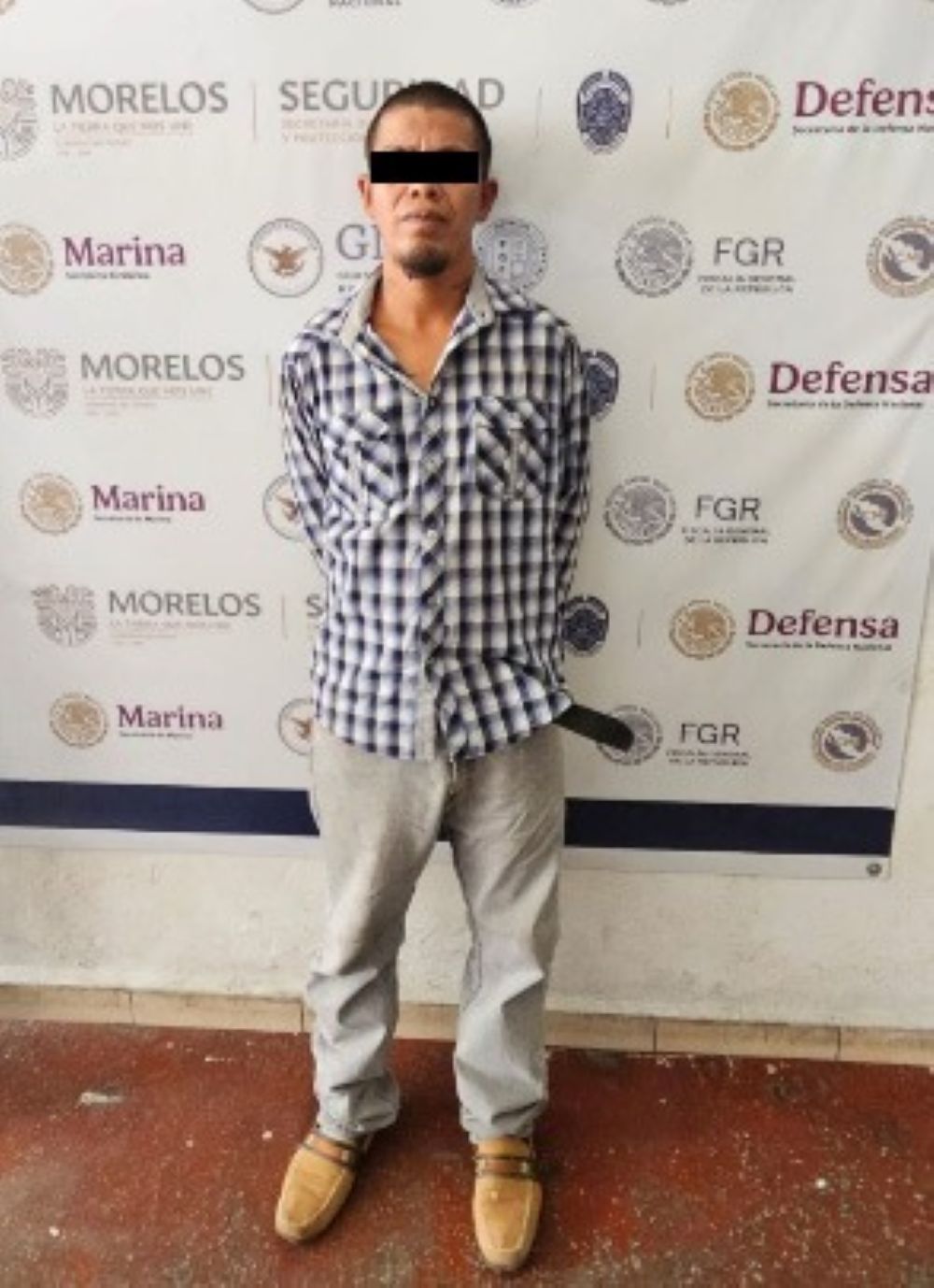Asegura SSPC Morelos a masculino cuando huía tras haber robado objetos de tienda departamental en Temixco