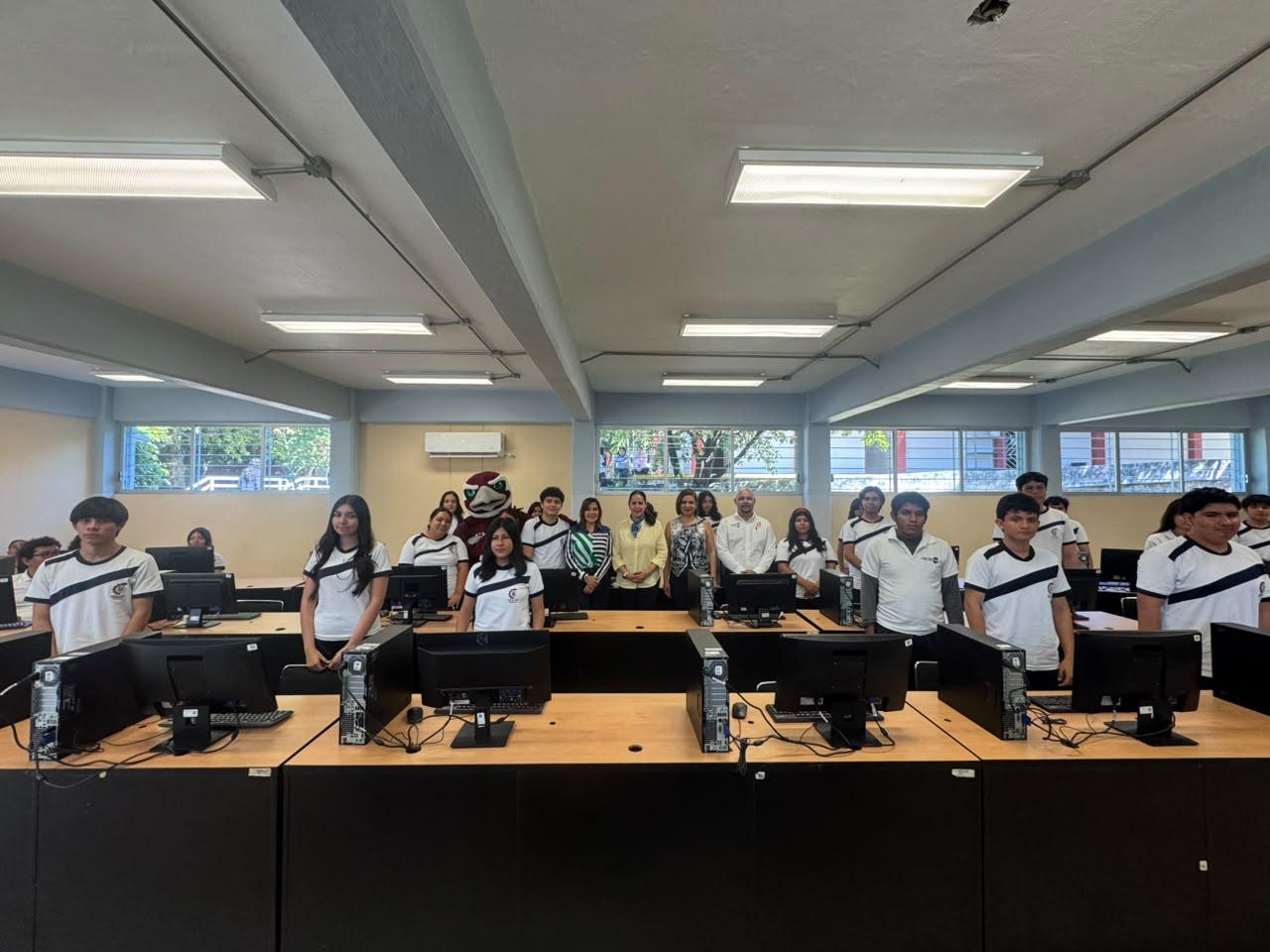 Entrega Gobierno de Morelos equipo de cómputo para mejorar la formación académica de jóvenes en Tetecala