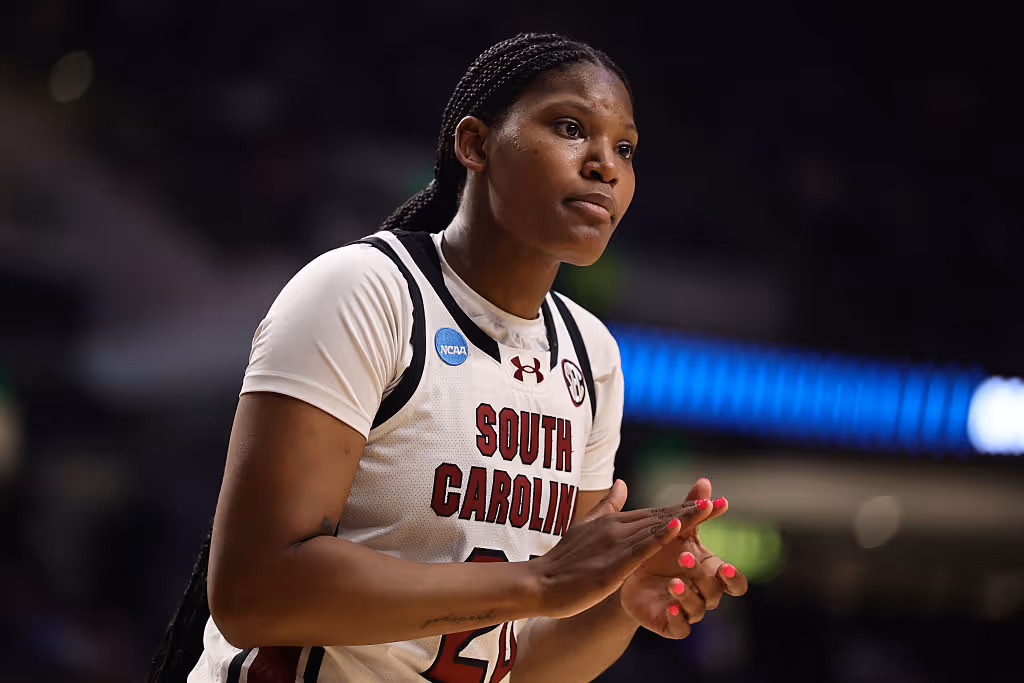 Lightning sign 'Super Athlete' Feagin for WNBL26