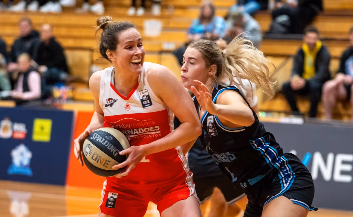Keely Froling posts 26-17 double-double