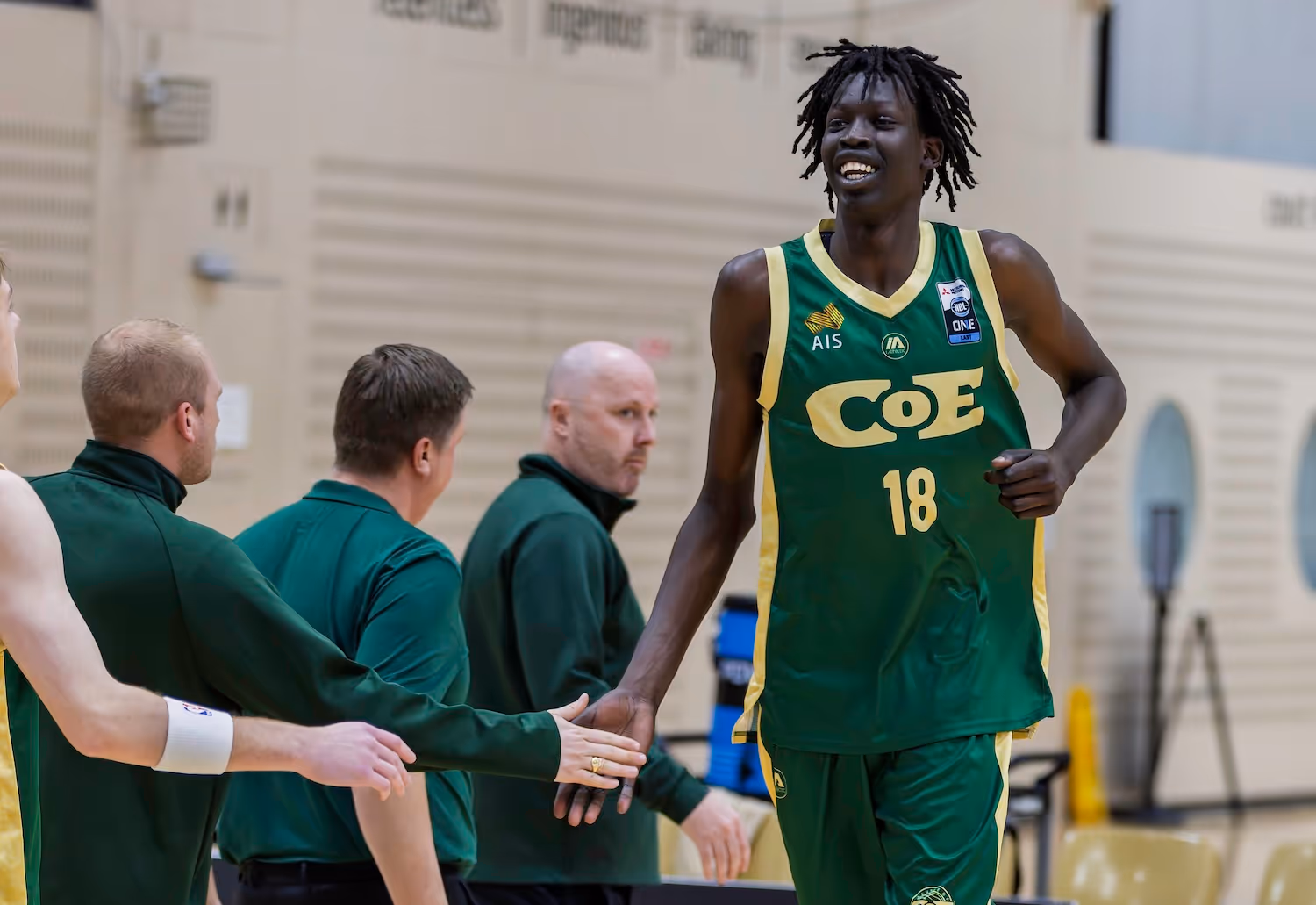 Meet 7'6 Aussie 17-year-old Jongkuch Mach