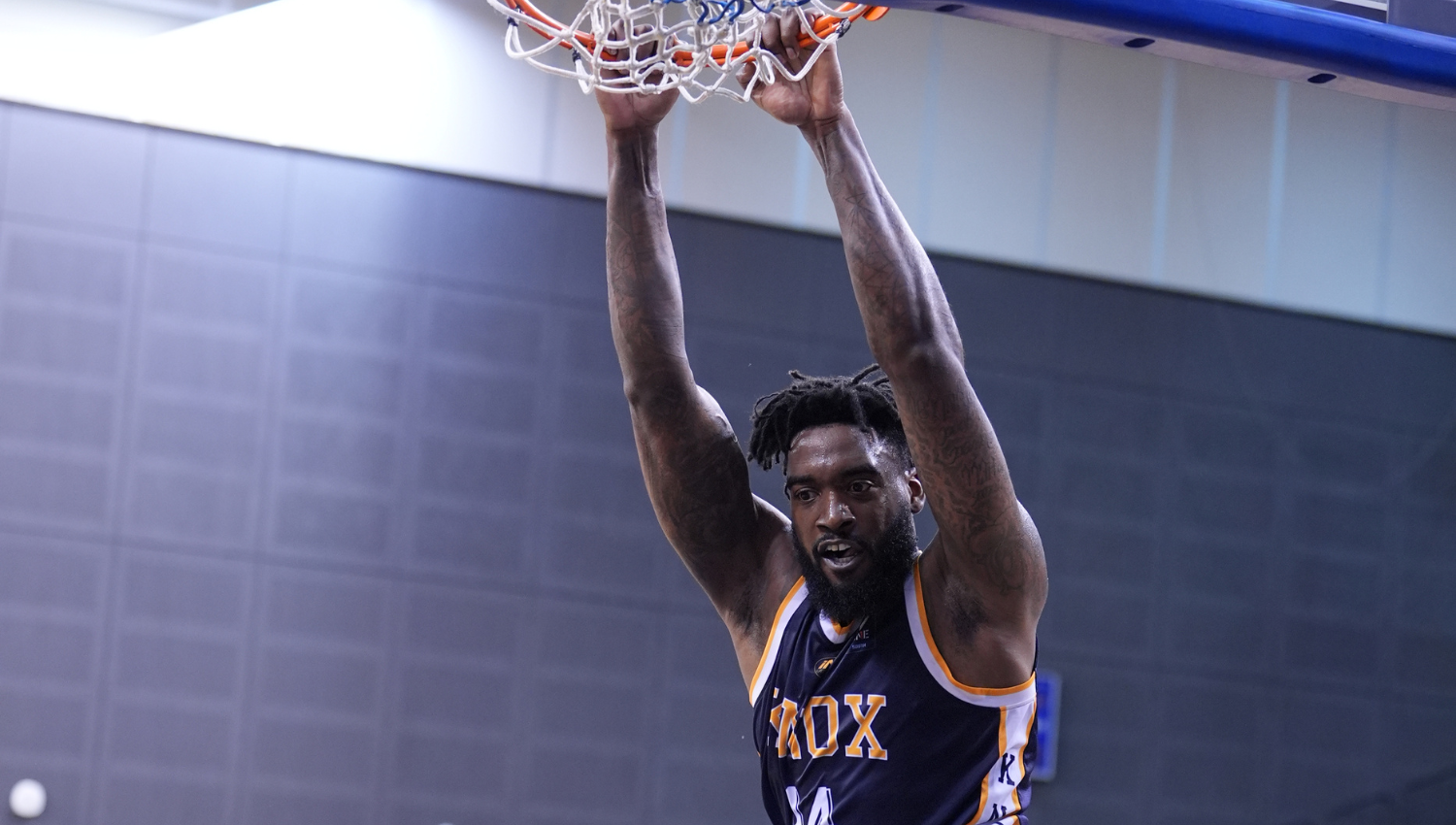 Former NBA big man pushes Knox to victory