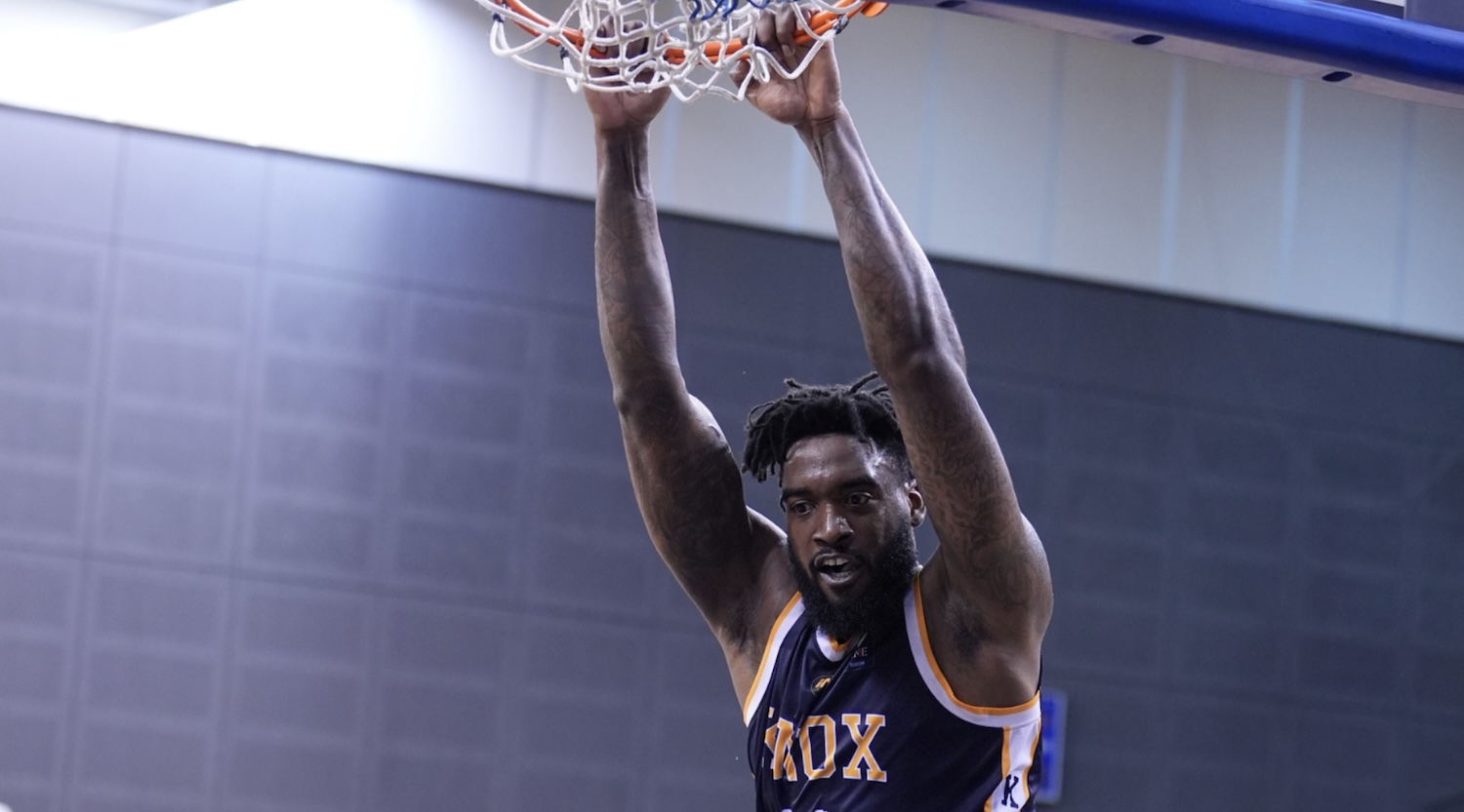 Former NBA big man pushes Knox to victory