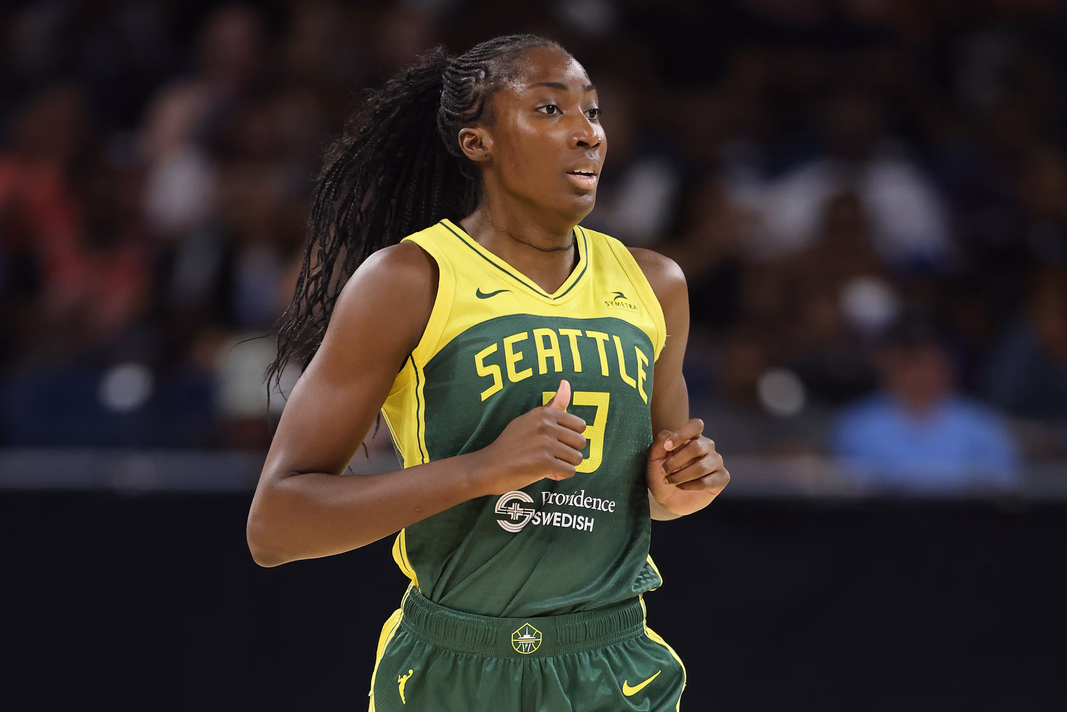 Ezi's block party rolls on for Seattle Storm