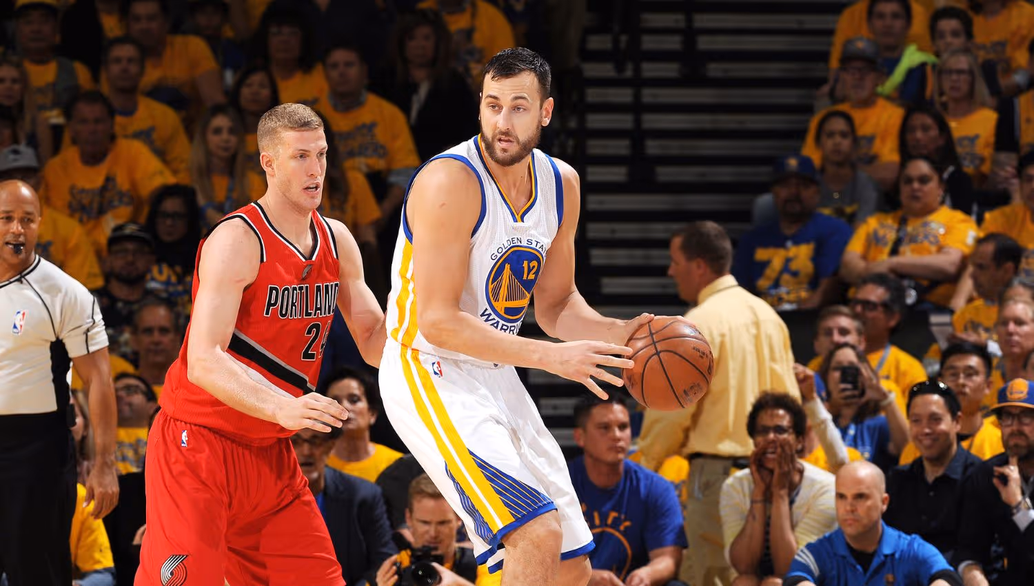 NBA Throwback: Warrior Bogut dishin' up dimes 