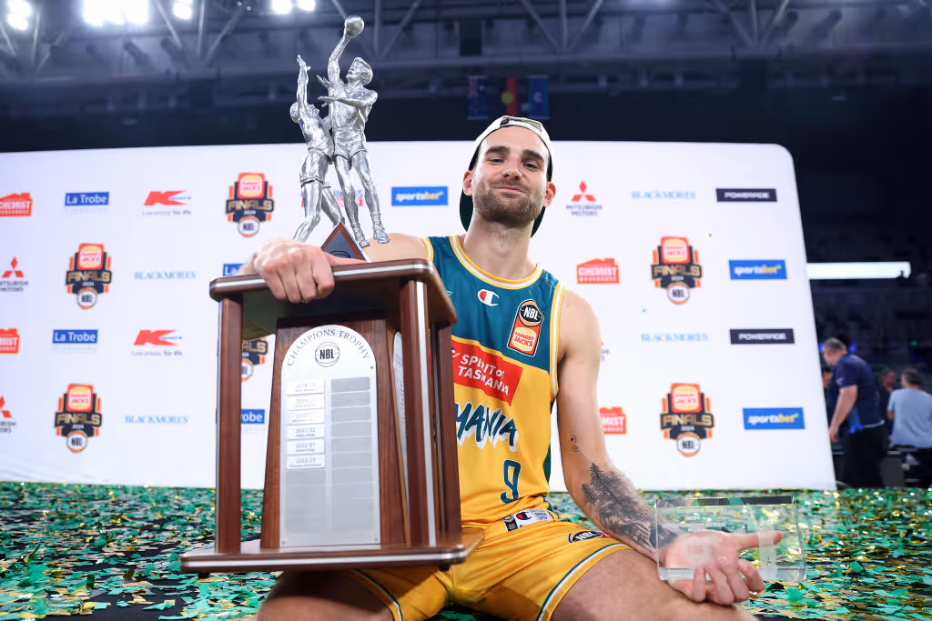 $1M McVeigh: Taipans sign '24 championship hero