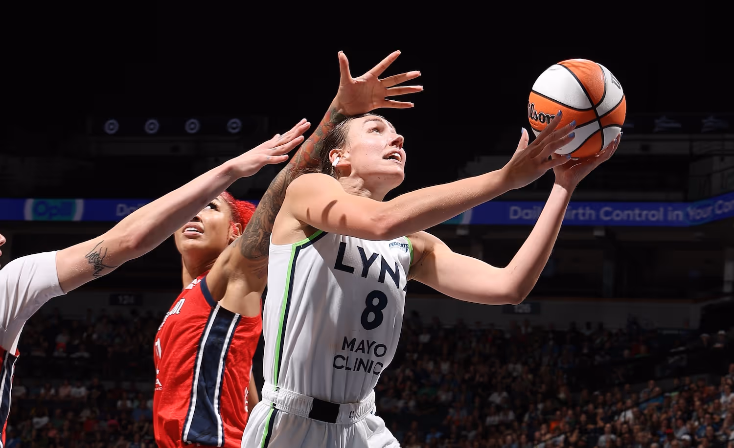Smith torches Mystics for 25 on 66% from field