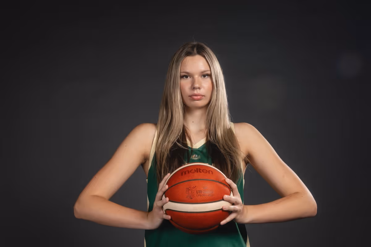 CoE adds rising talents Hinder and Ashby