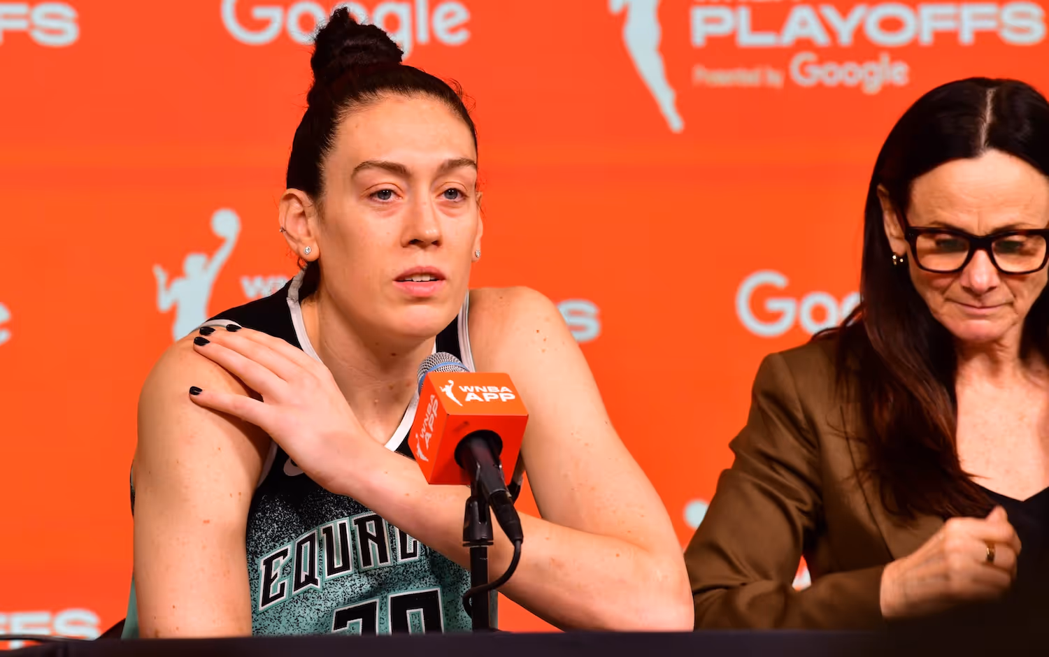 Breanna Stewart's brutal response to Sandy question