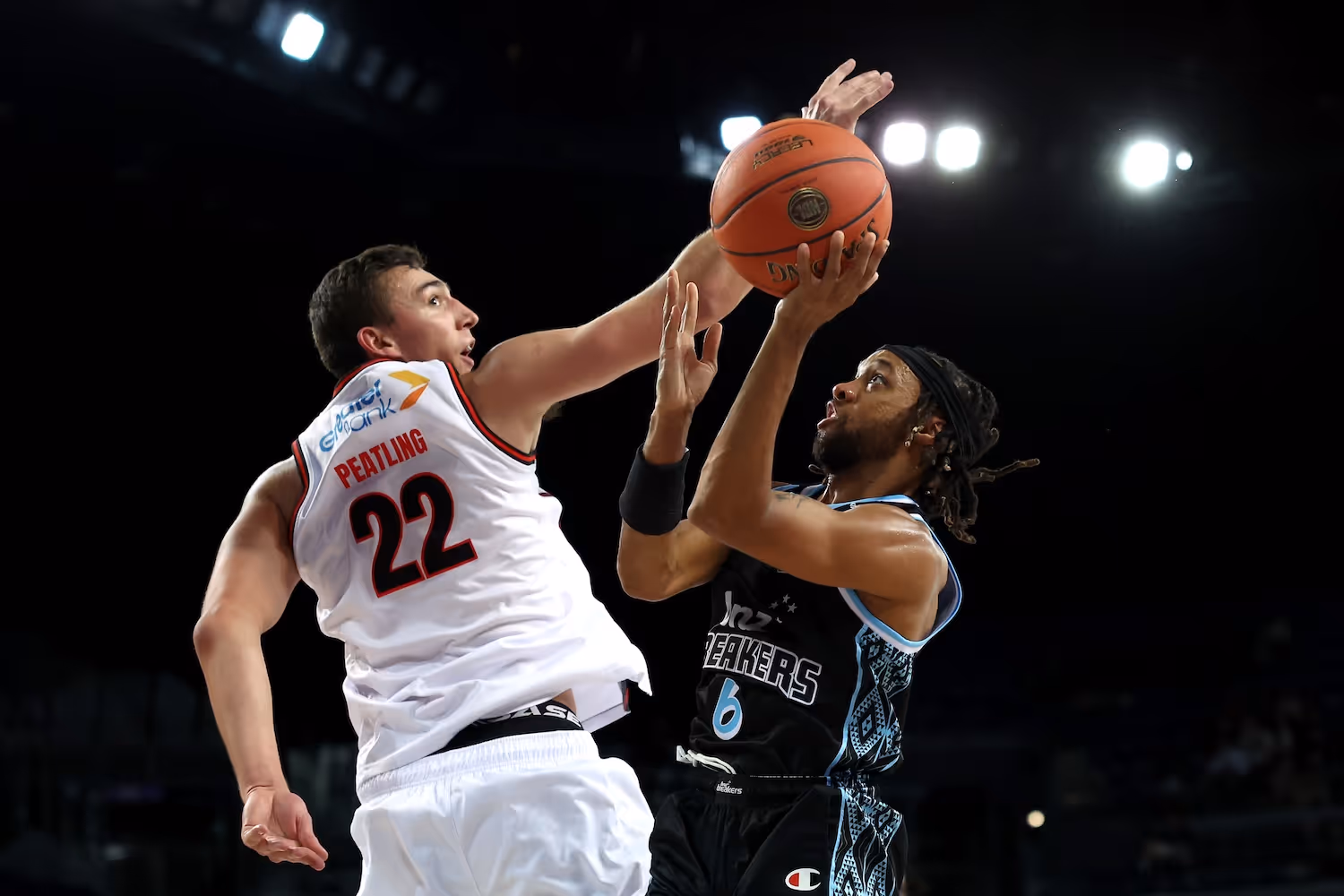 PG PJC has 17 ASSISTS in Hawks demolition