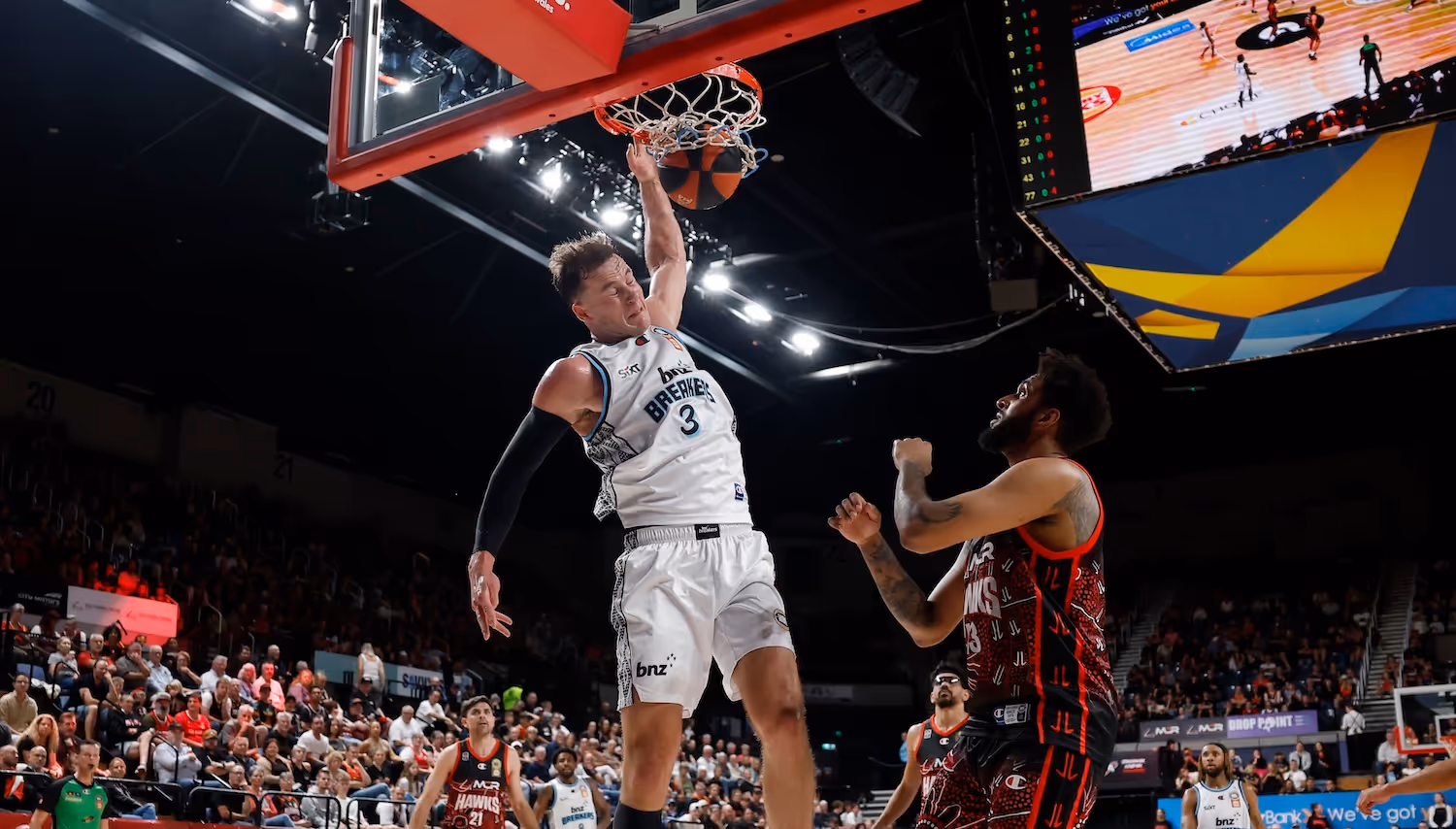 Tatum 'sorry' after Breakers dunk on Hawks by 42