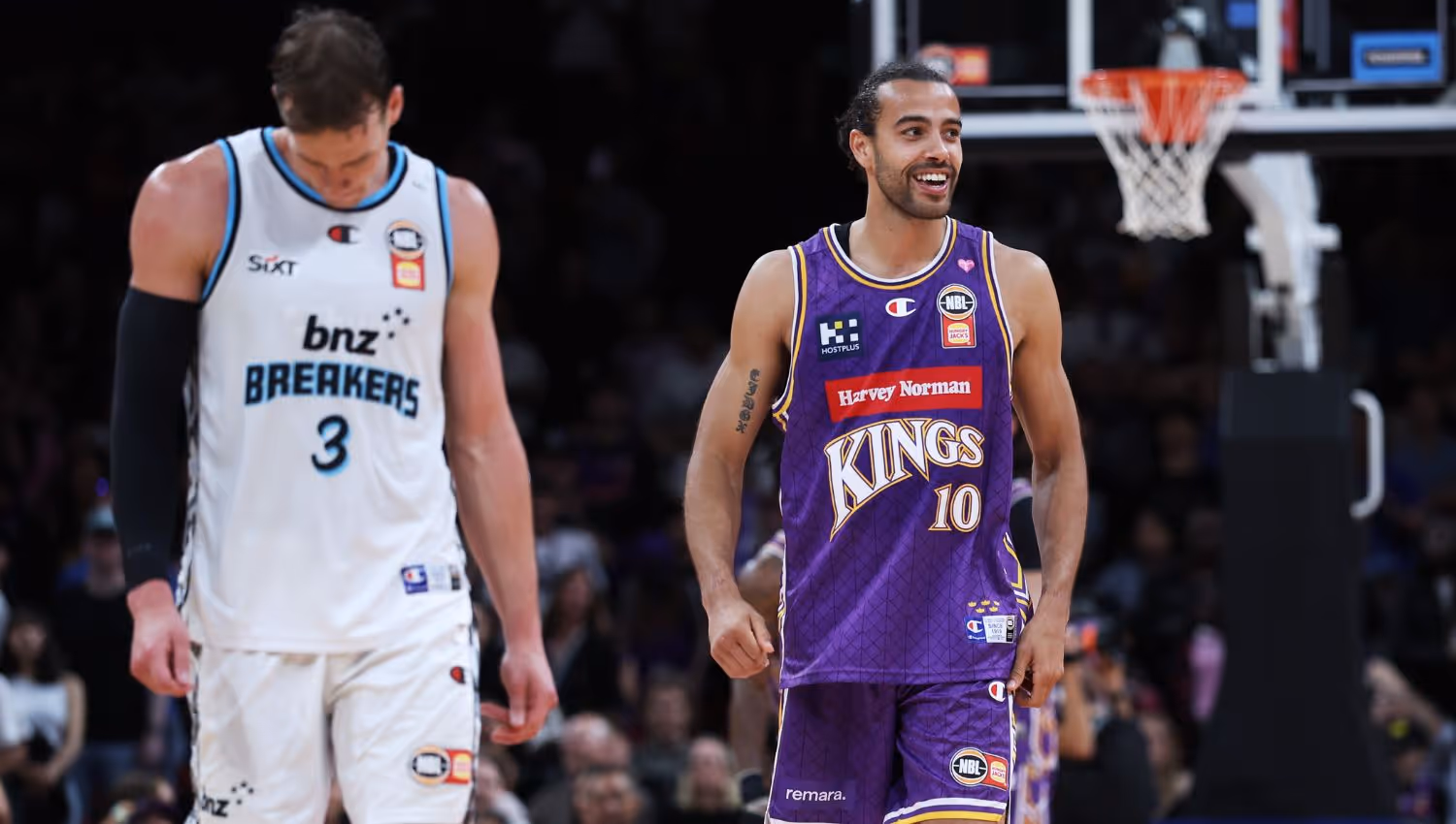 Cooks back to MVP form as Kings build streak