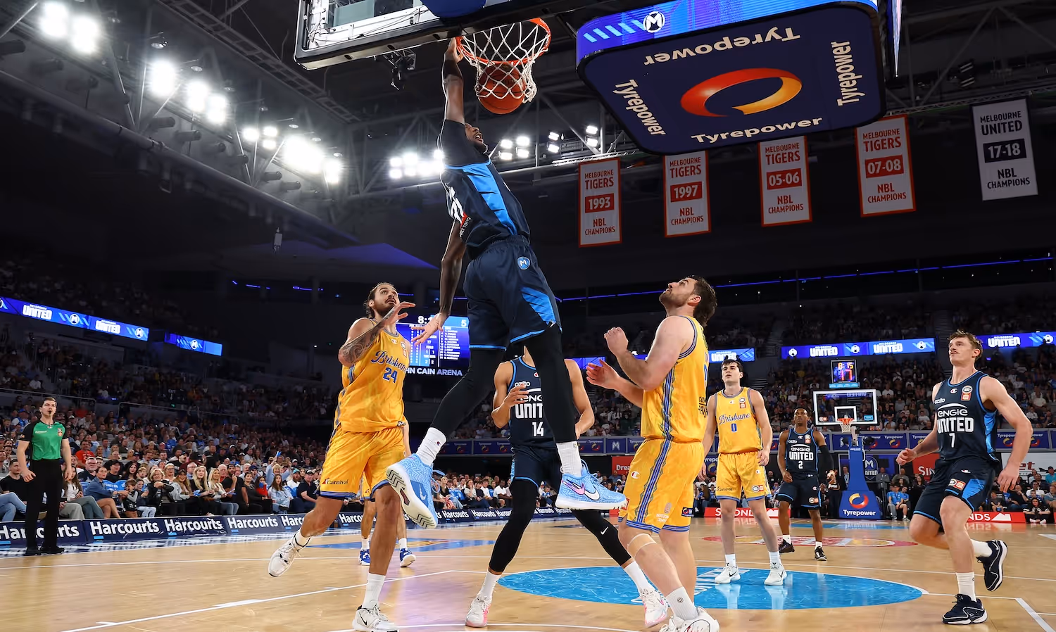 'They hold, they grab': Stu Lash calls out United