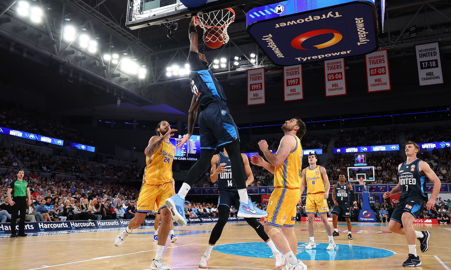 'They hold, they grab': Stu Lash calls out United