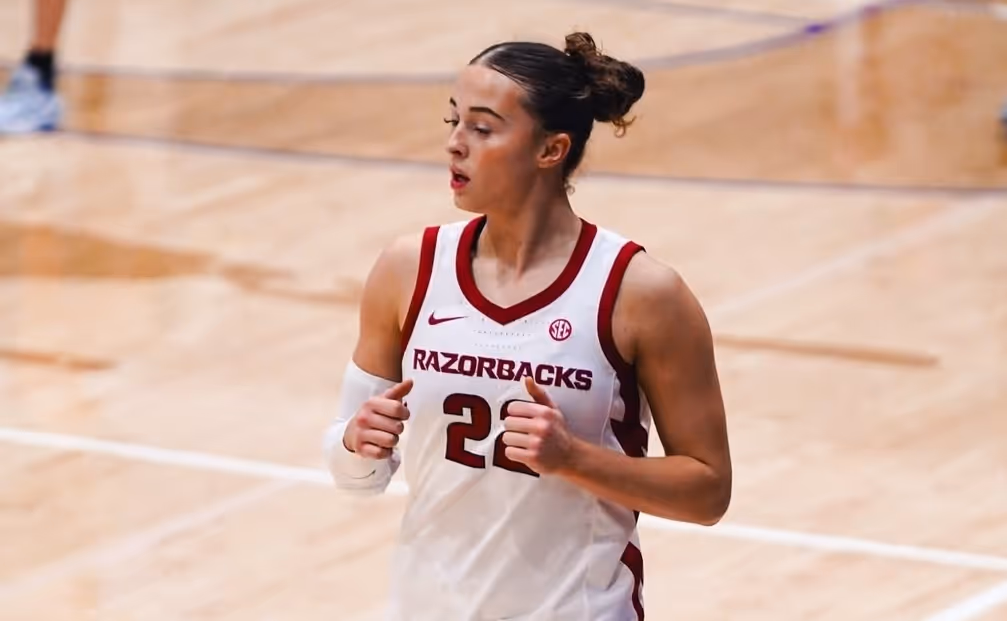 Bonnie Deas has 13 and eight as Razorbacks roll