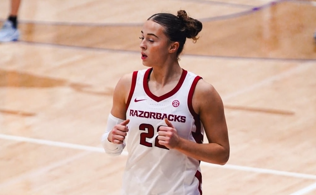 Bonnie Deas has 13 and eight as Razorbacks roll