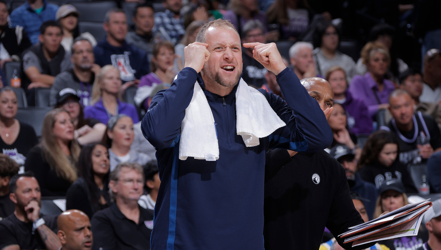 Joe's Wolves push Thunder in Emirates Cup thriller