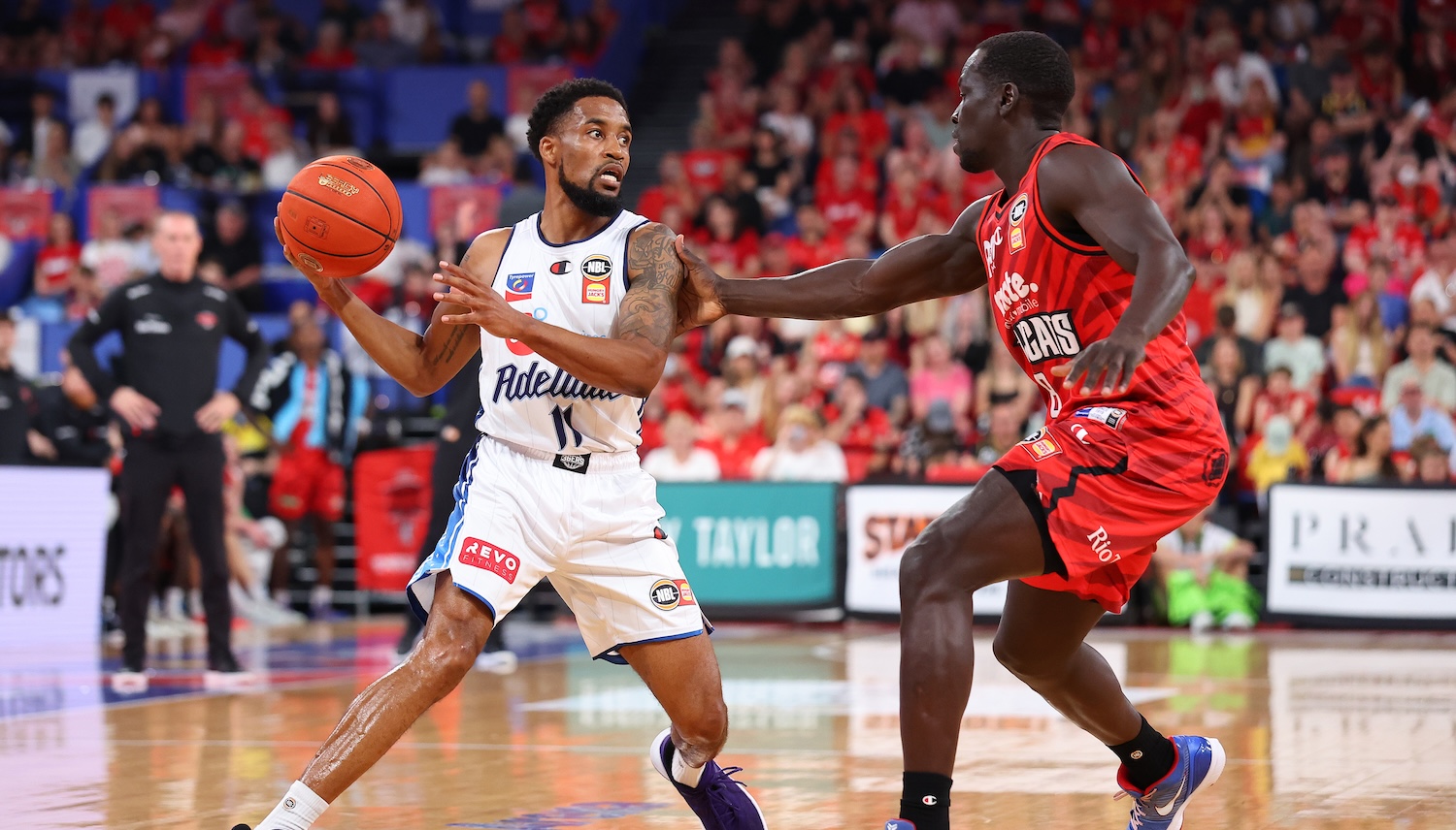 'What just happened?!' 36ers' 19-2 run stuns Perth 