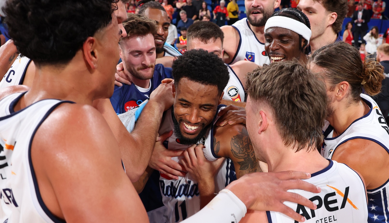 'What just happened?!' 36ers' 19-2 run stuns Perth