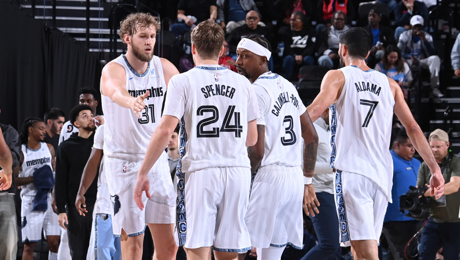 Landale's impact lifts Grizzlies over Clippers