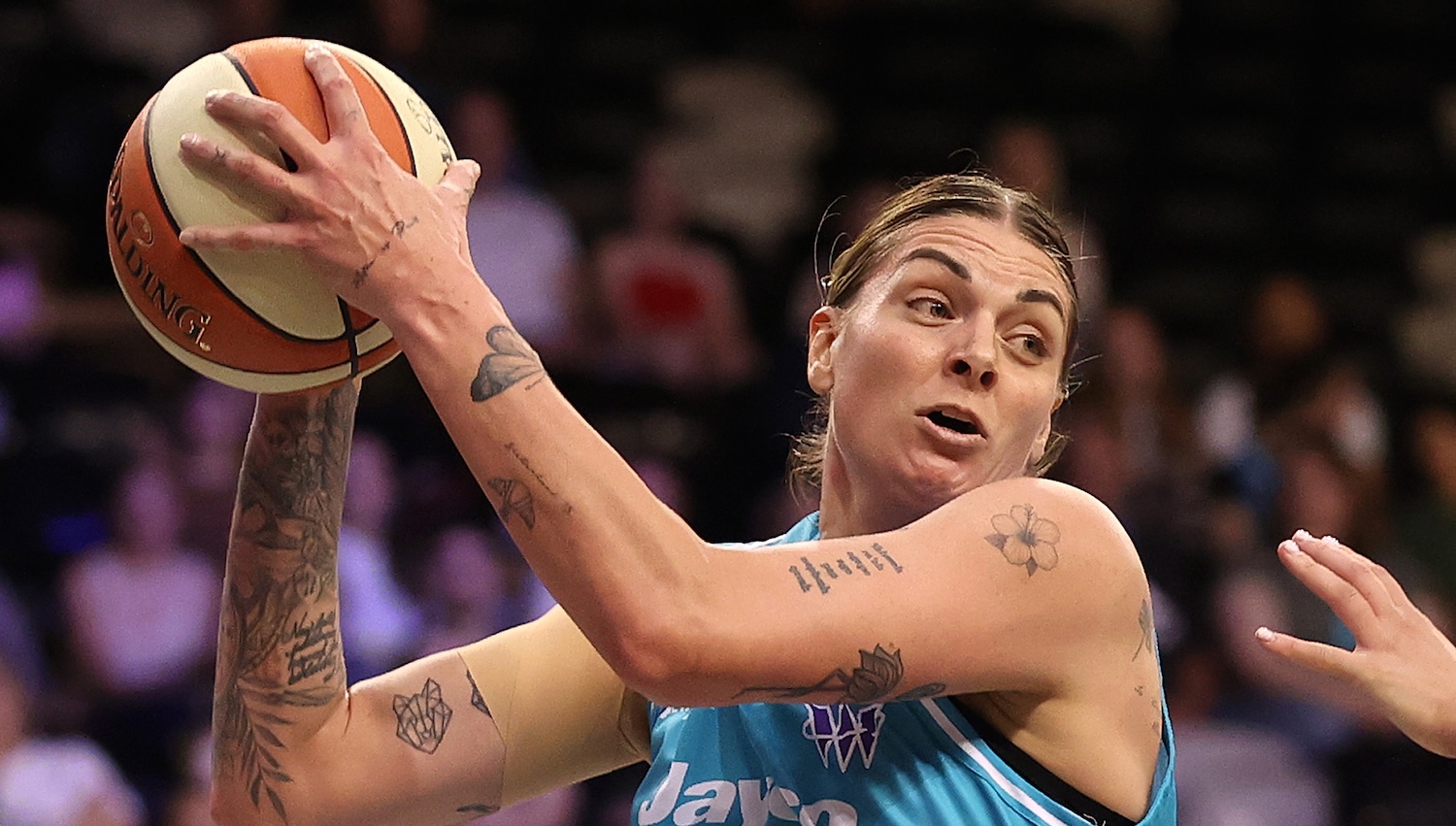 Special Cayla soars as Southside blow out Geelong