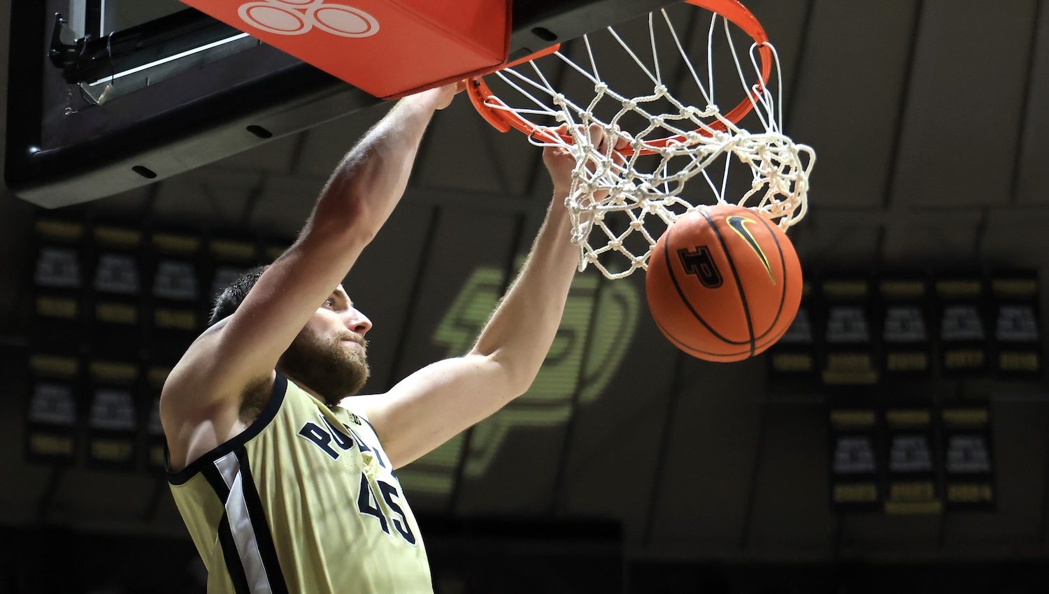 Cluff goes 10-from-11 for season-high 23 points