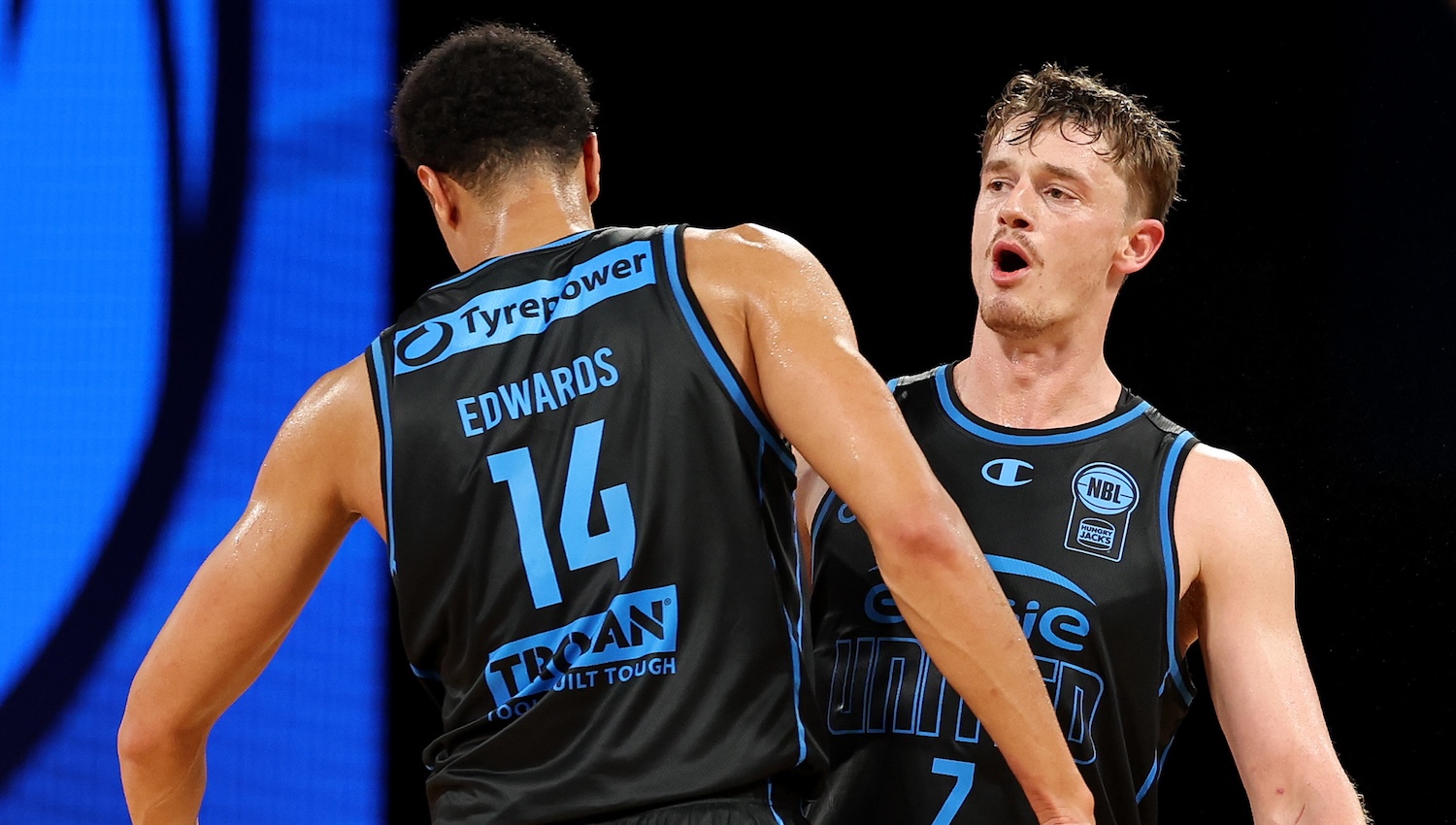 'Flying Dutchman': Edwards' block snaps losing streak