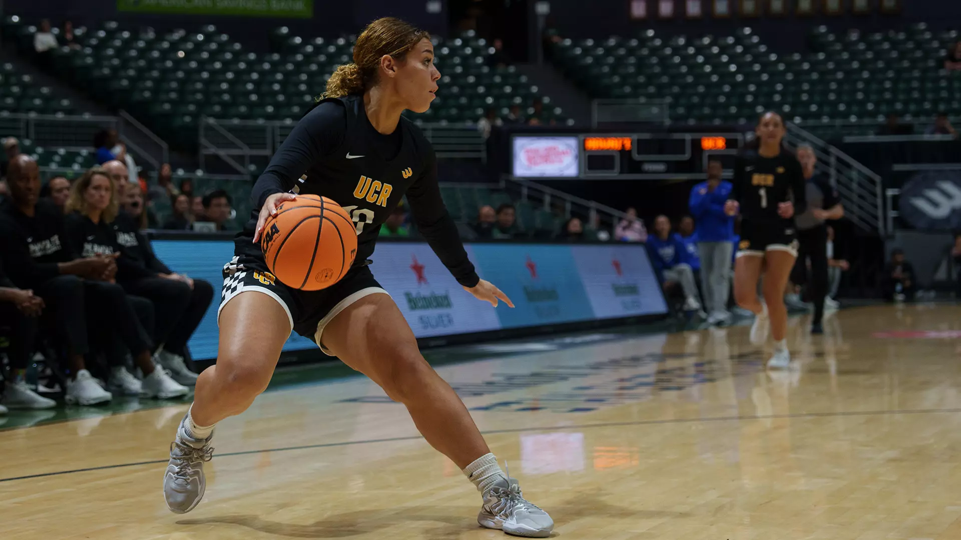 Minshall hits four triples in career high 18 points