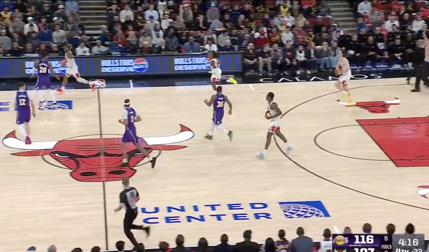 Giddey makes RIDICULOUS shot again against Lakers