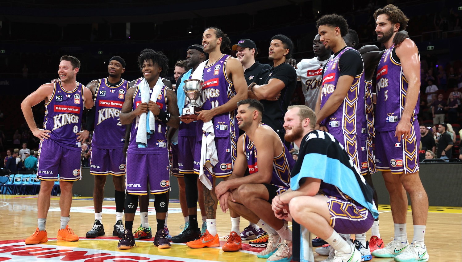 Sydney Kings flex title credentials against Illawarra