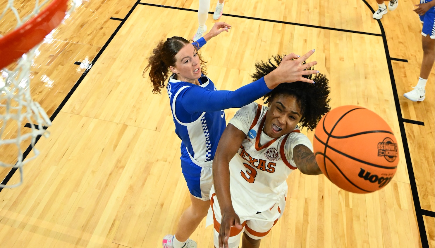 Amelia Hassett's title hunt ended by Texas in Texas