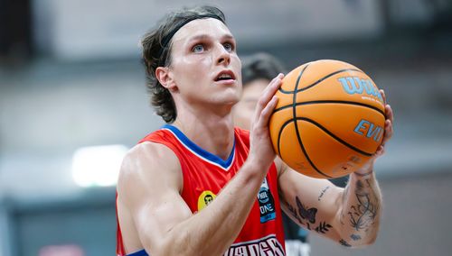 Cool Hand Luke's clutch free throws sink Sydney