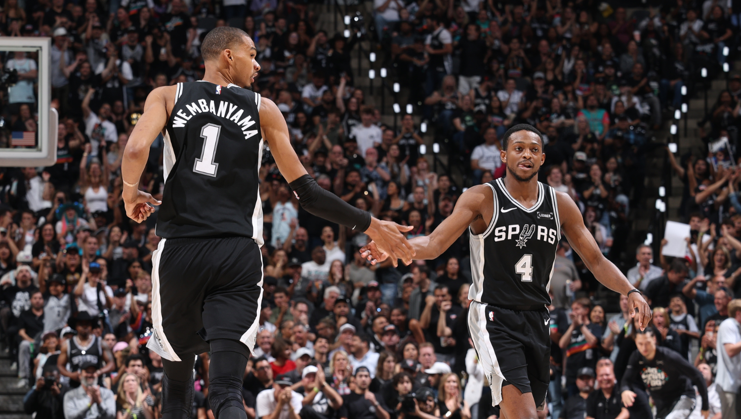 Boomers legend helps Spurs reach do-or-die Game 7