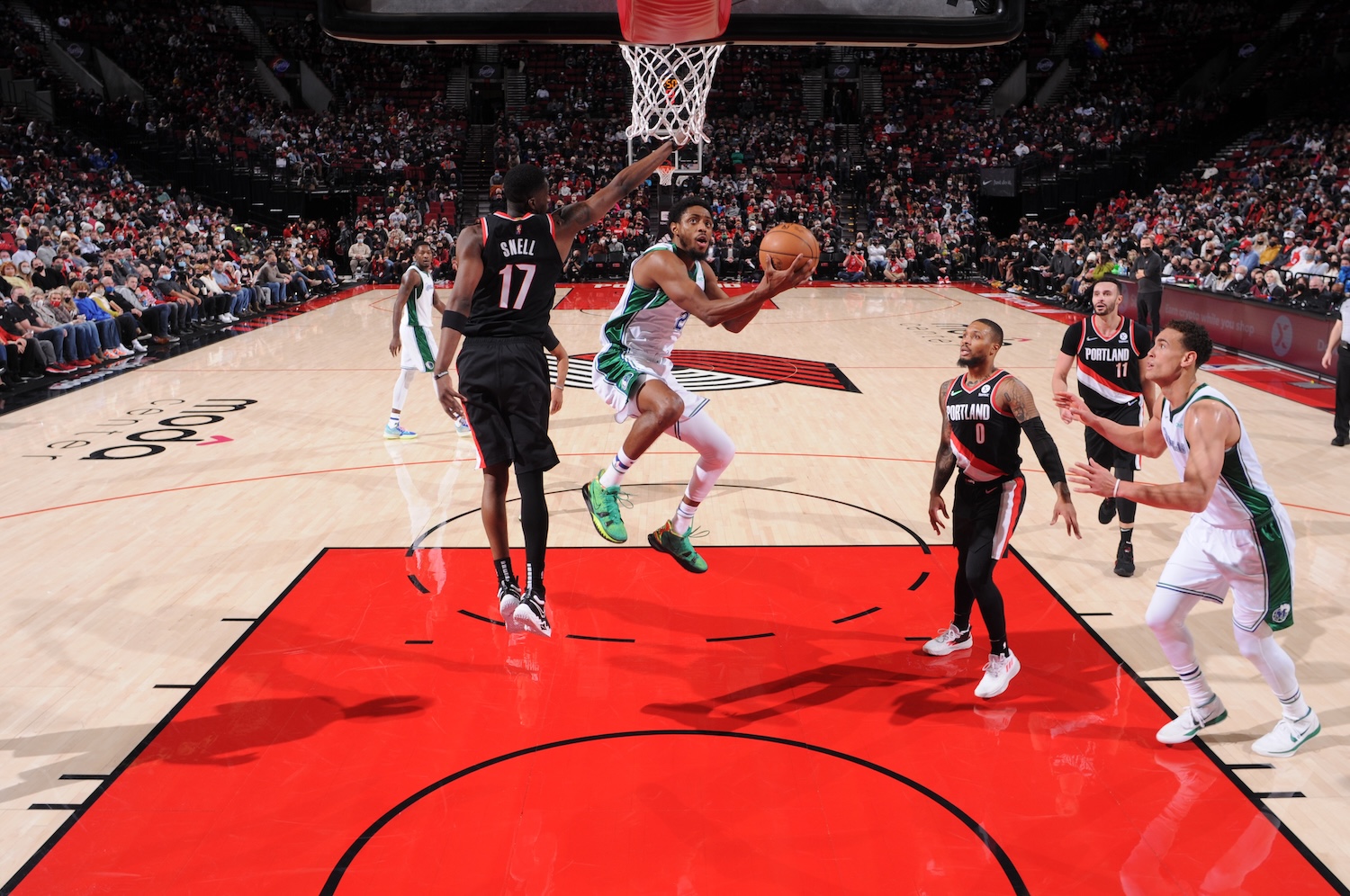 Dallas Mavericks guard Brandon Knight shoots against the Portland Trail Blazers at Moda Center in 2021