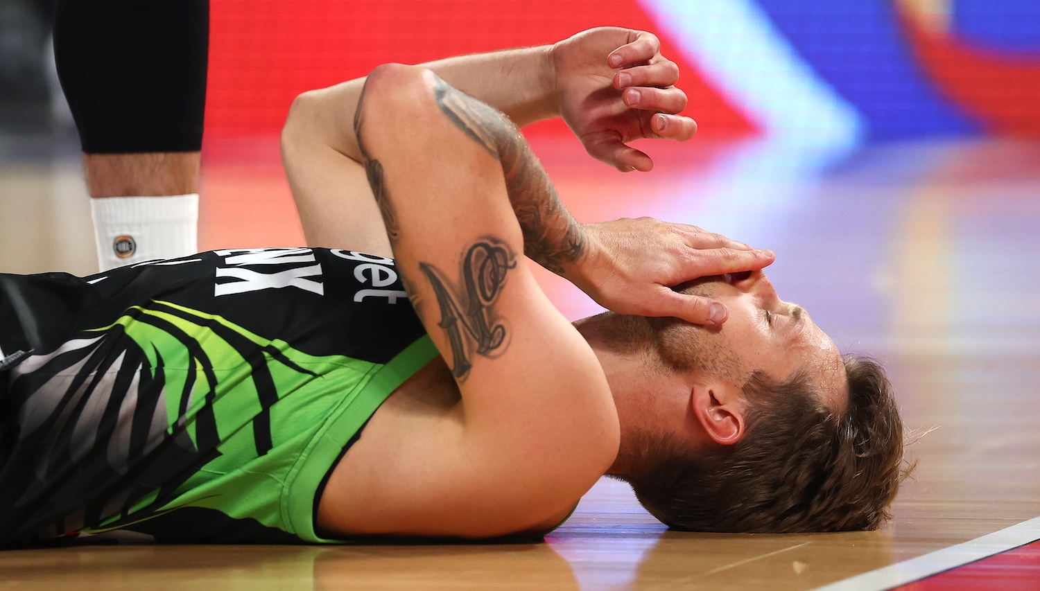 King of all apologies as United smack Phoenix in mouth
