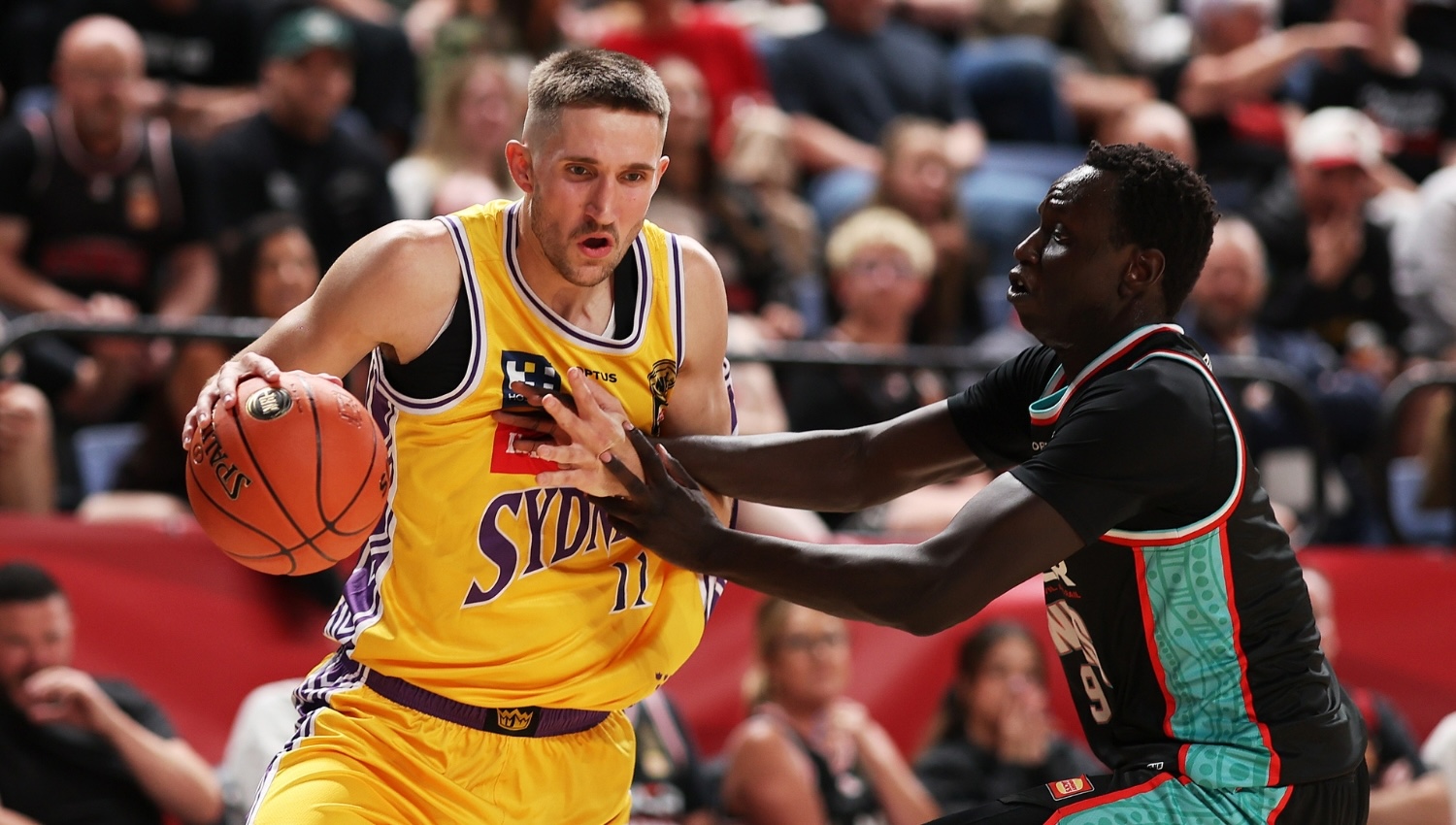 'Iso ball' Hawks get smacked by Kings' Carr