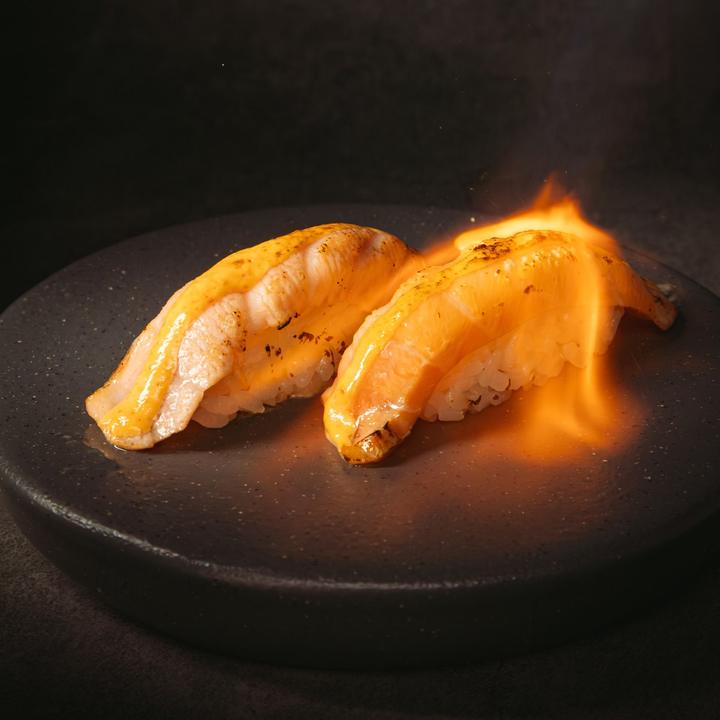 Nigiris flambeados