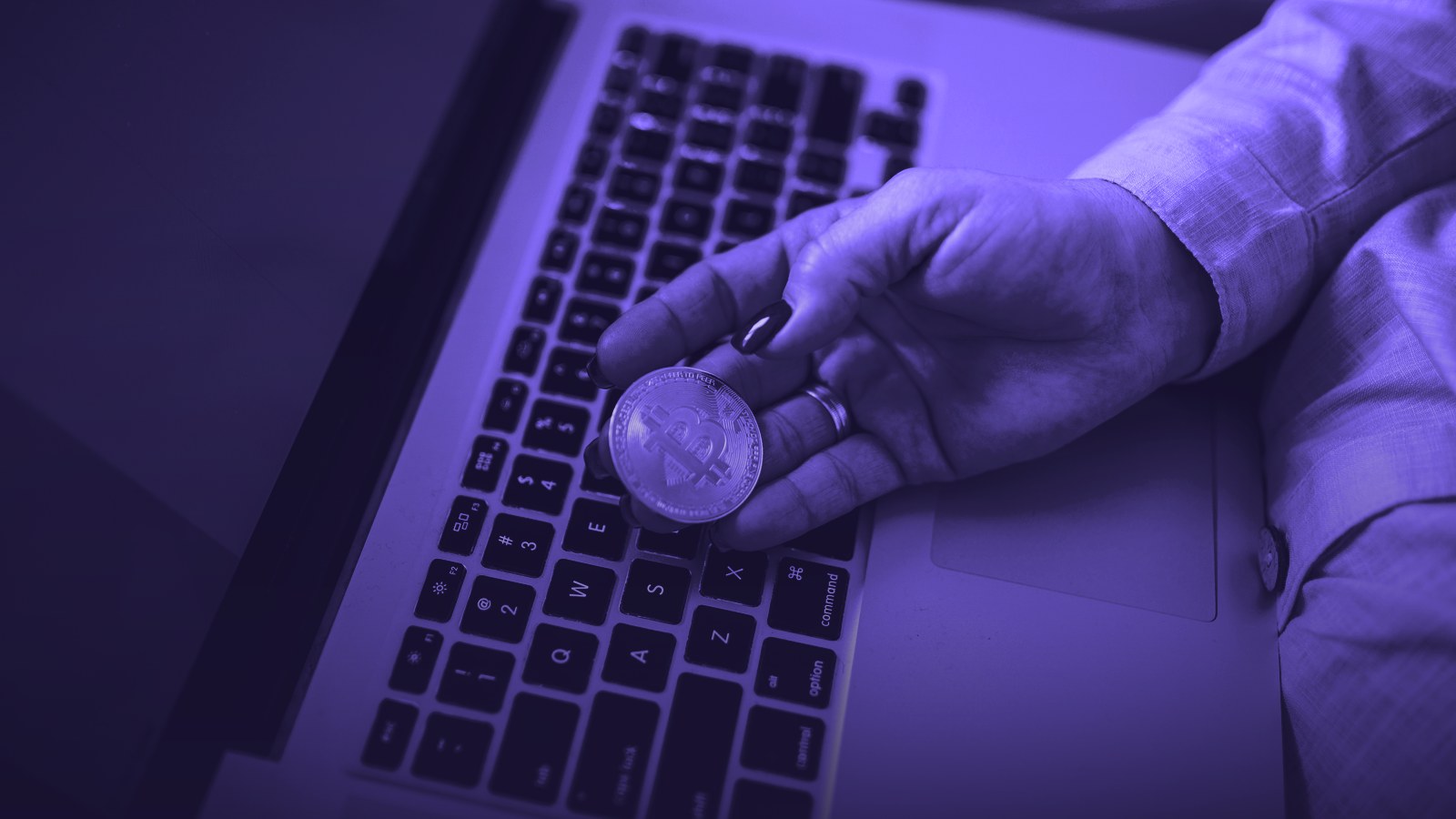 Bitcoin cae a US$74.944 y cierra la semana en US$81.142