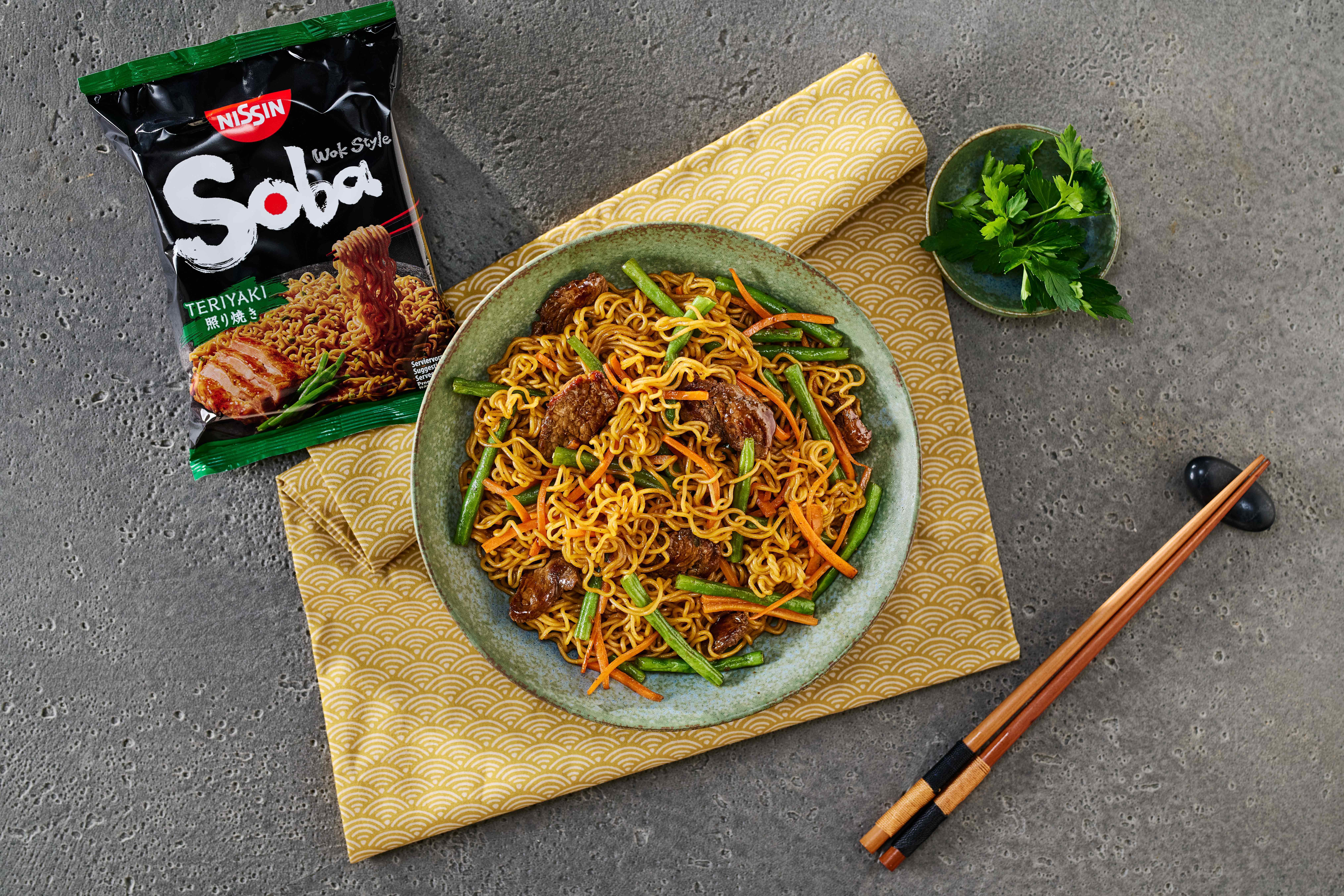 Soba Bag Teriyaki con strisce di filetto di manzo glassate 