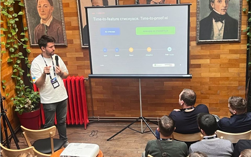 Виступ під час мітапу Сергія Кравцова на IT Arena 2026 про vibe coding