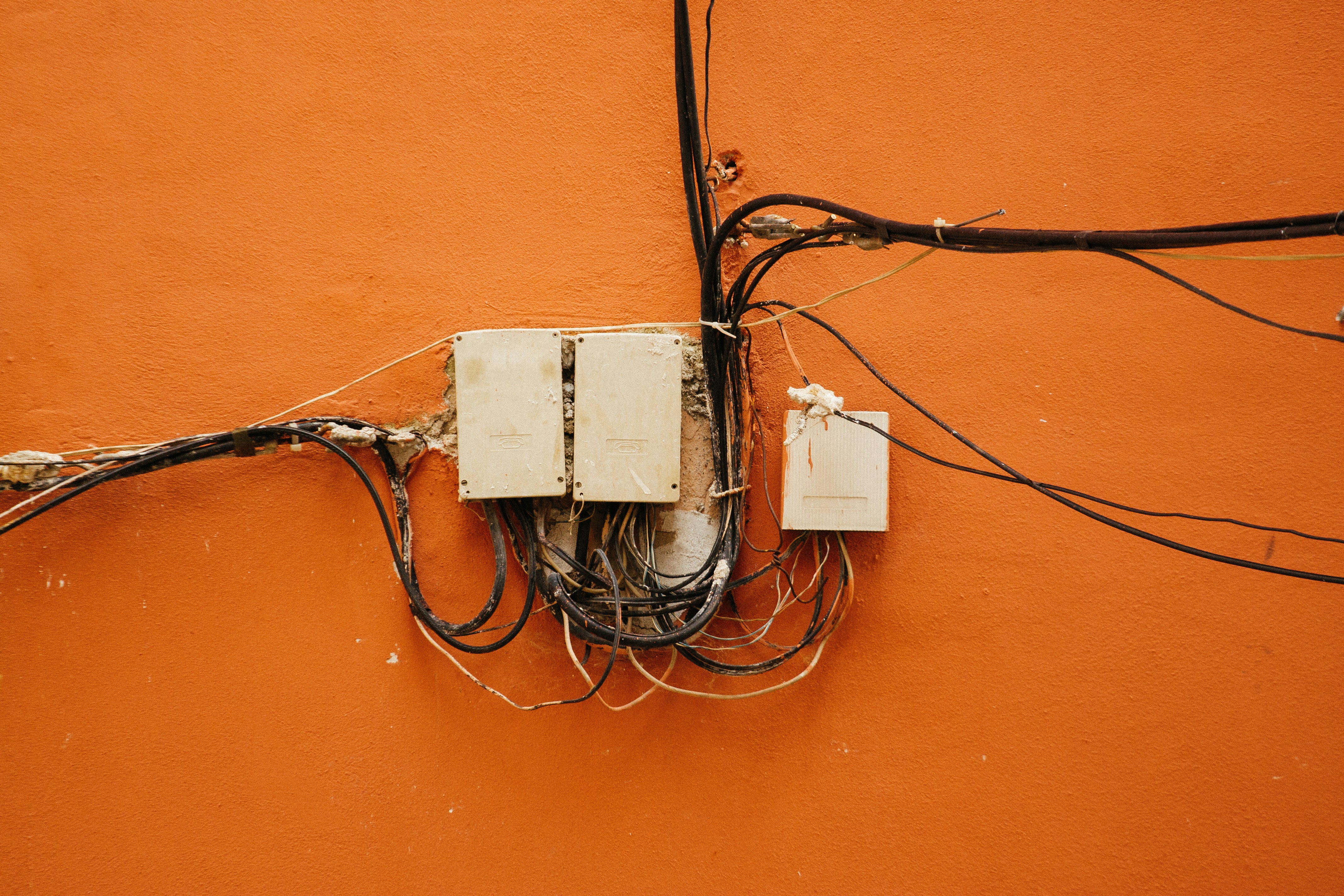 Ethernet vs Phone Cable: Differences Explained