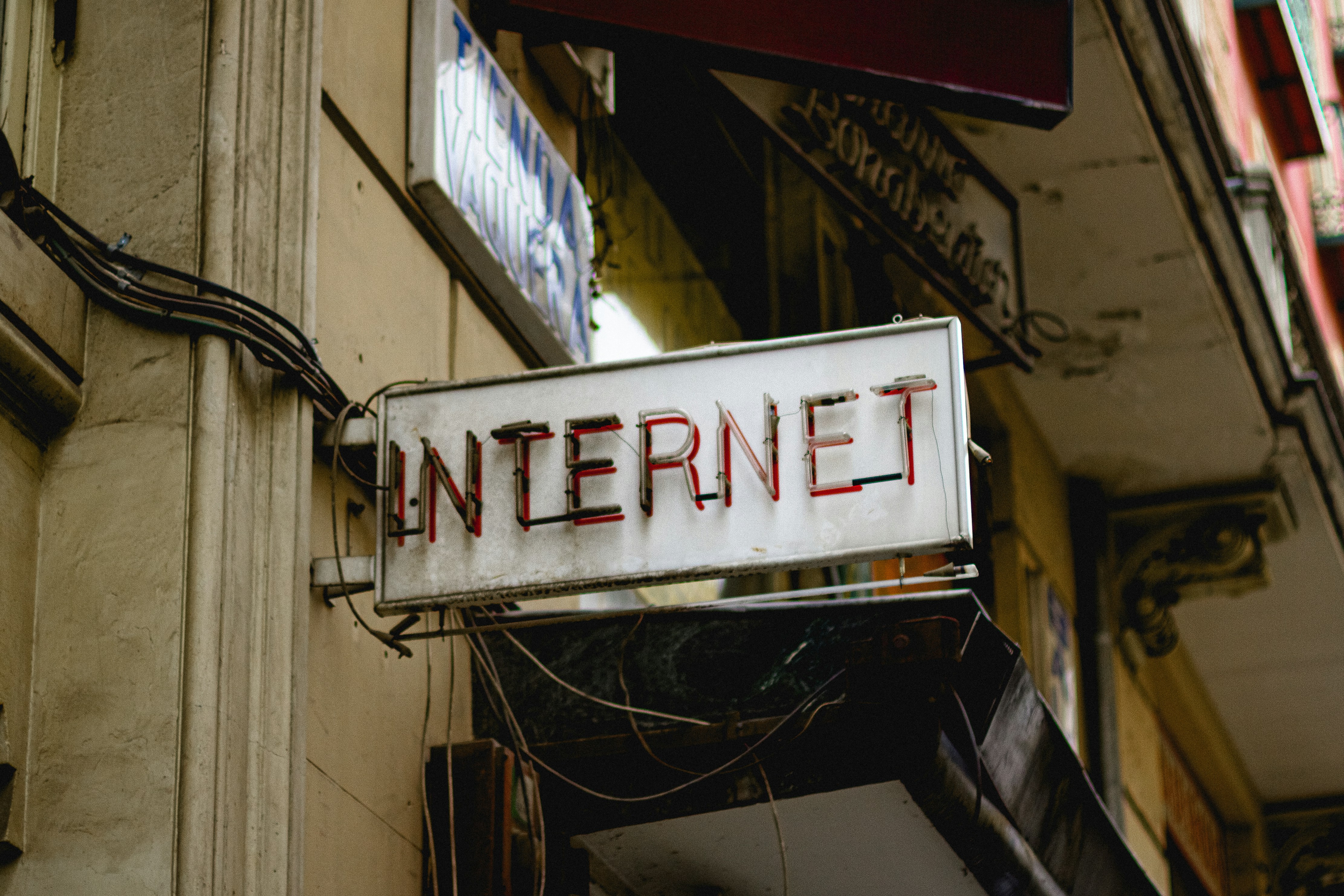 MPLS vs Ethernet: Choosing the Right Network Solution